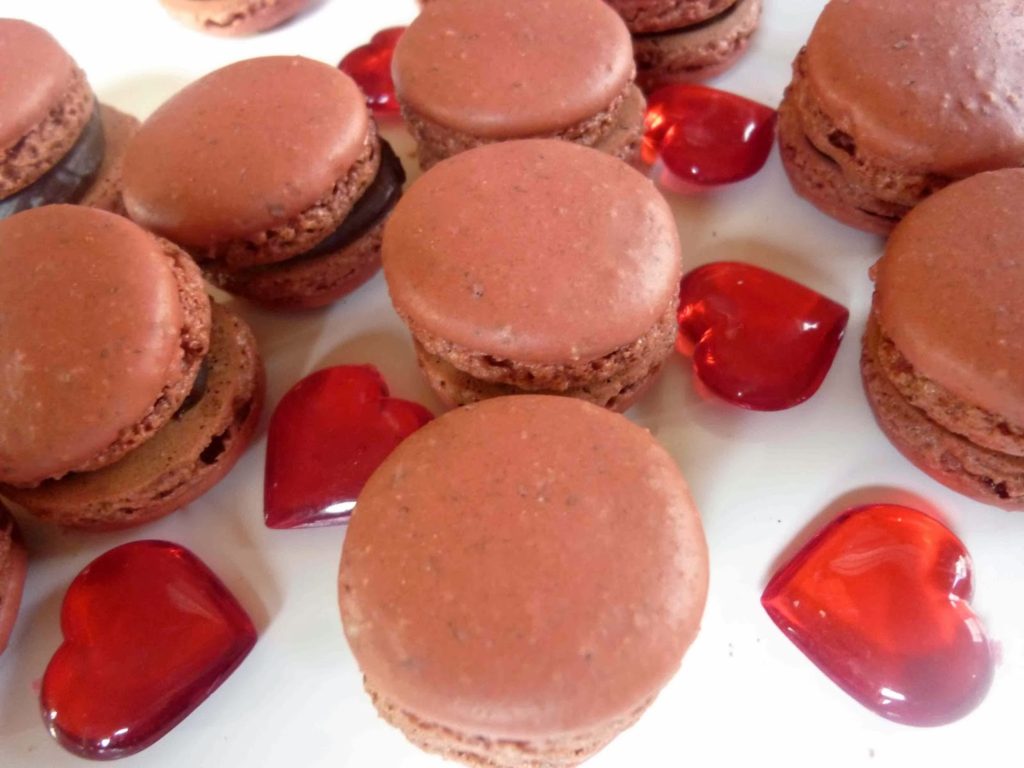 https://diaryofamadhausfrau.com//wp-content/uploads/2014/02/Red-Velvet-French-Macarons-with-Chocolate-Liqueur-Ganache-Filling-5-1024x768.jpeg