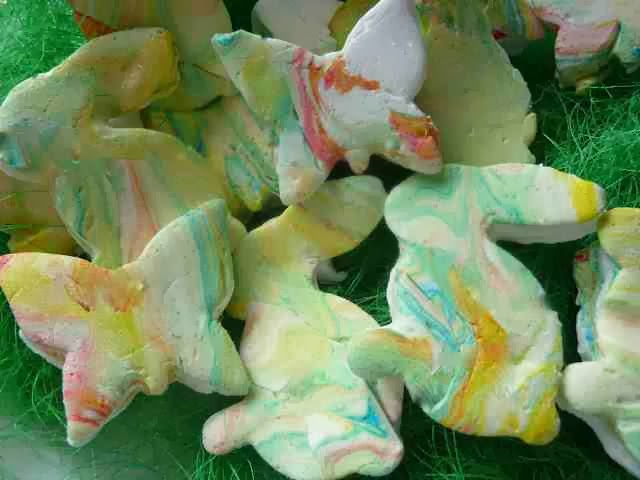 Tie-Dyed Homemade Heart Shaped Marshmallows for Valentine's Day