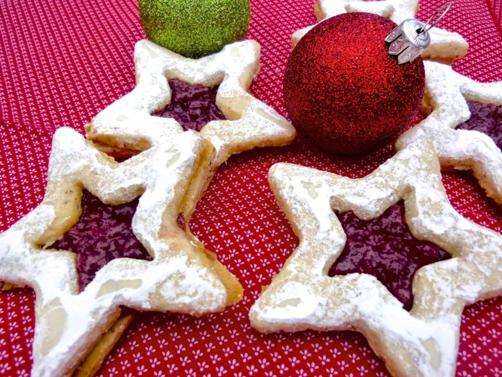 Glühwein Hazelnut Star Linzer Cookies