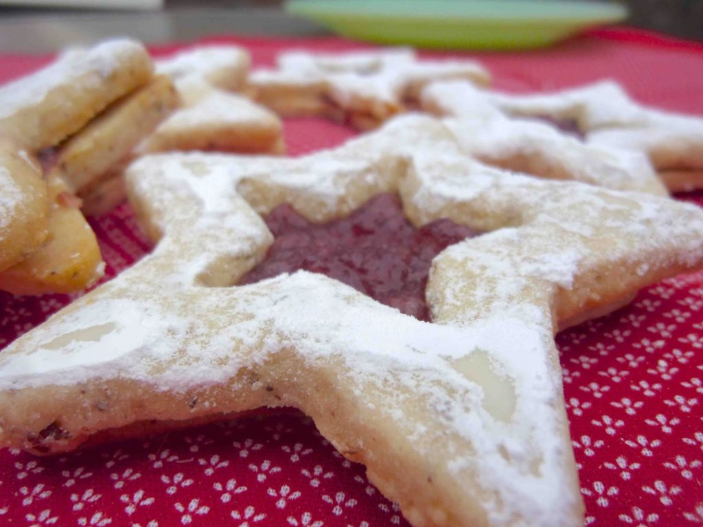 Glühwein Hazelnut Star Linzer Cookies
