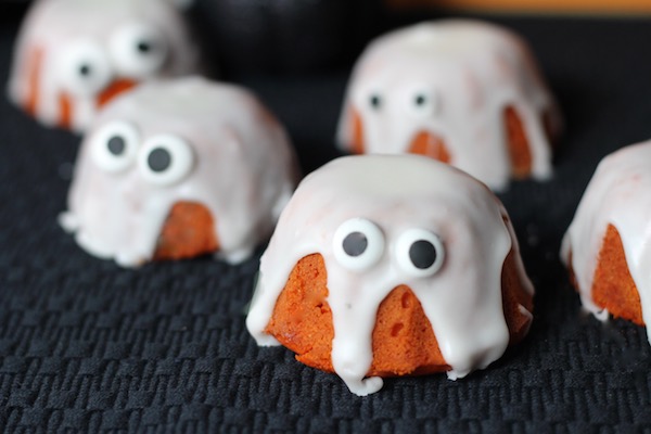 Mini Bundt Cake Halloween Ghosts