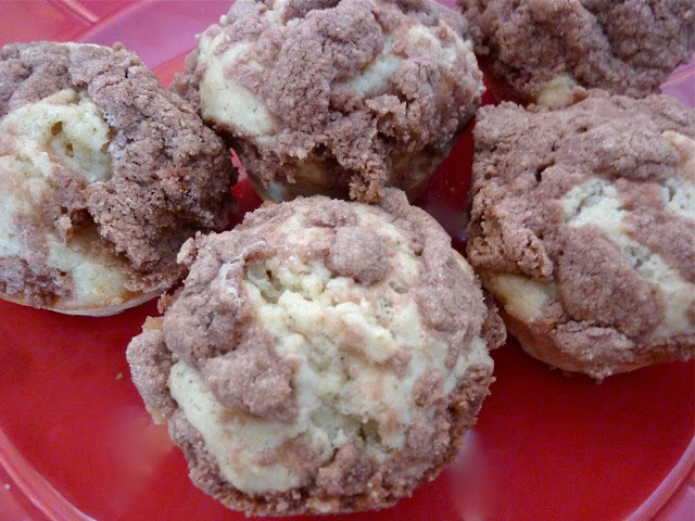 BUTTER RUM MUFFINS WITH HOT COCOA STREUSEL