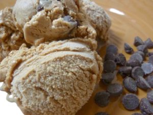Spicy Gingerbread Chocolate Chip Ice Cream
