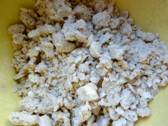 Making-Brown-Sugar-Streusel-2
