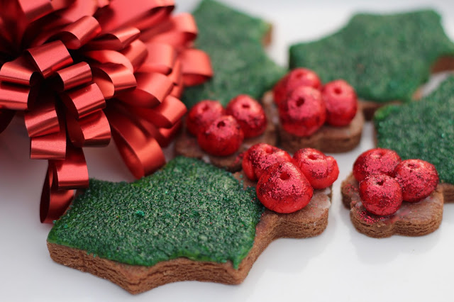 Easy Holly Christmas Cookies