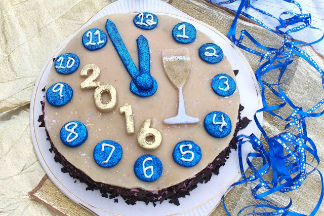 New Year's Eve Clock Cake