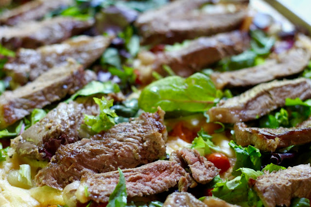 Steak Salad Sheet-Pan Pfannkuchen