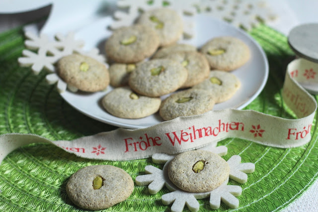 Pistachio Meringue Christmas Cookies
