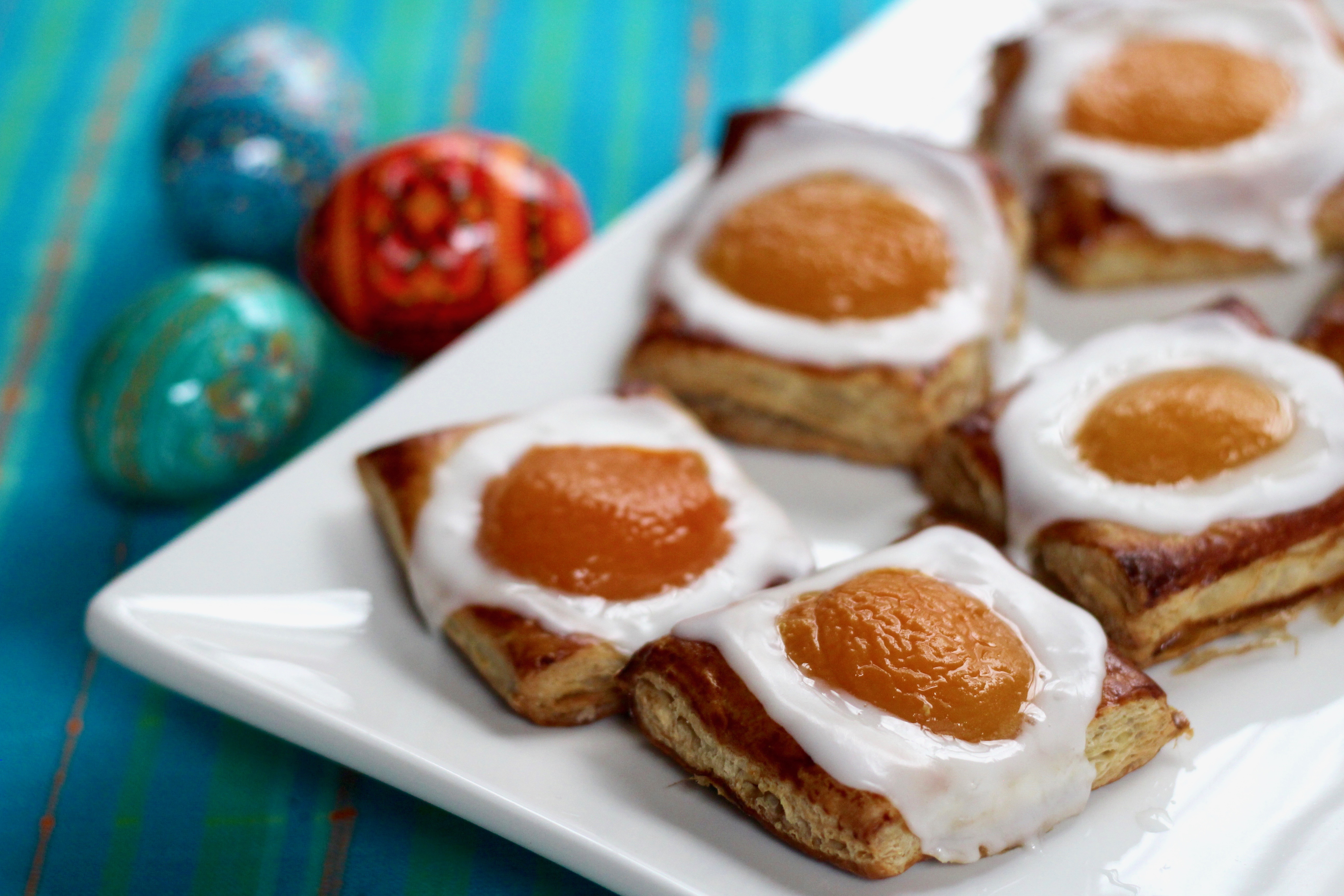 Apricot "eggs" in Puff Pastry