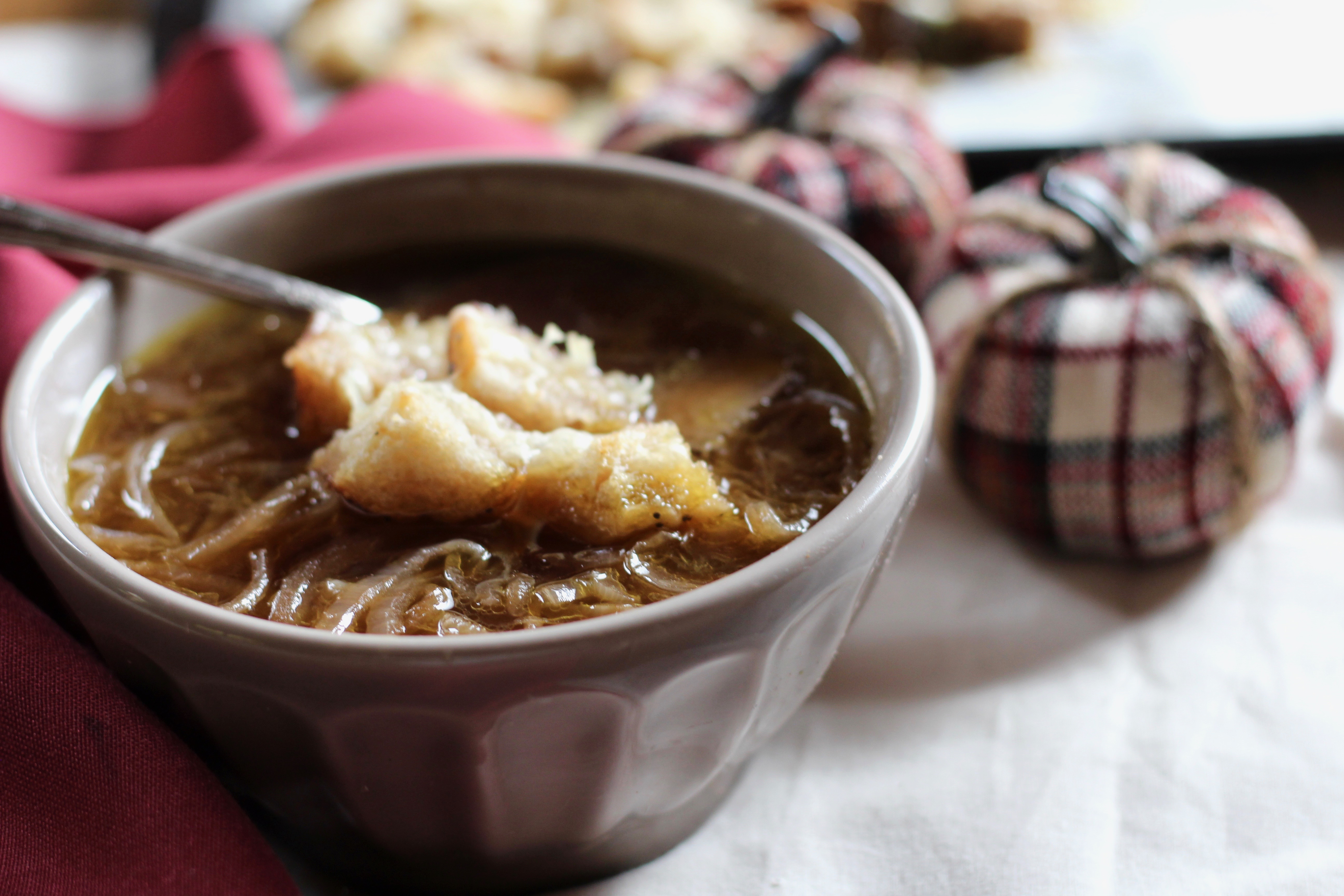 RED ONION SOUP WITH CHEESE CROUTONS