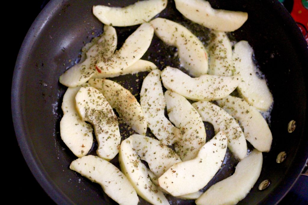 Apples fried in butter and marjoram