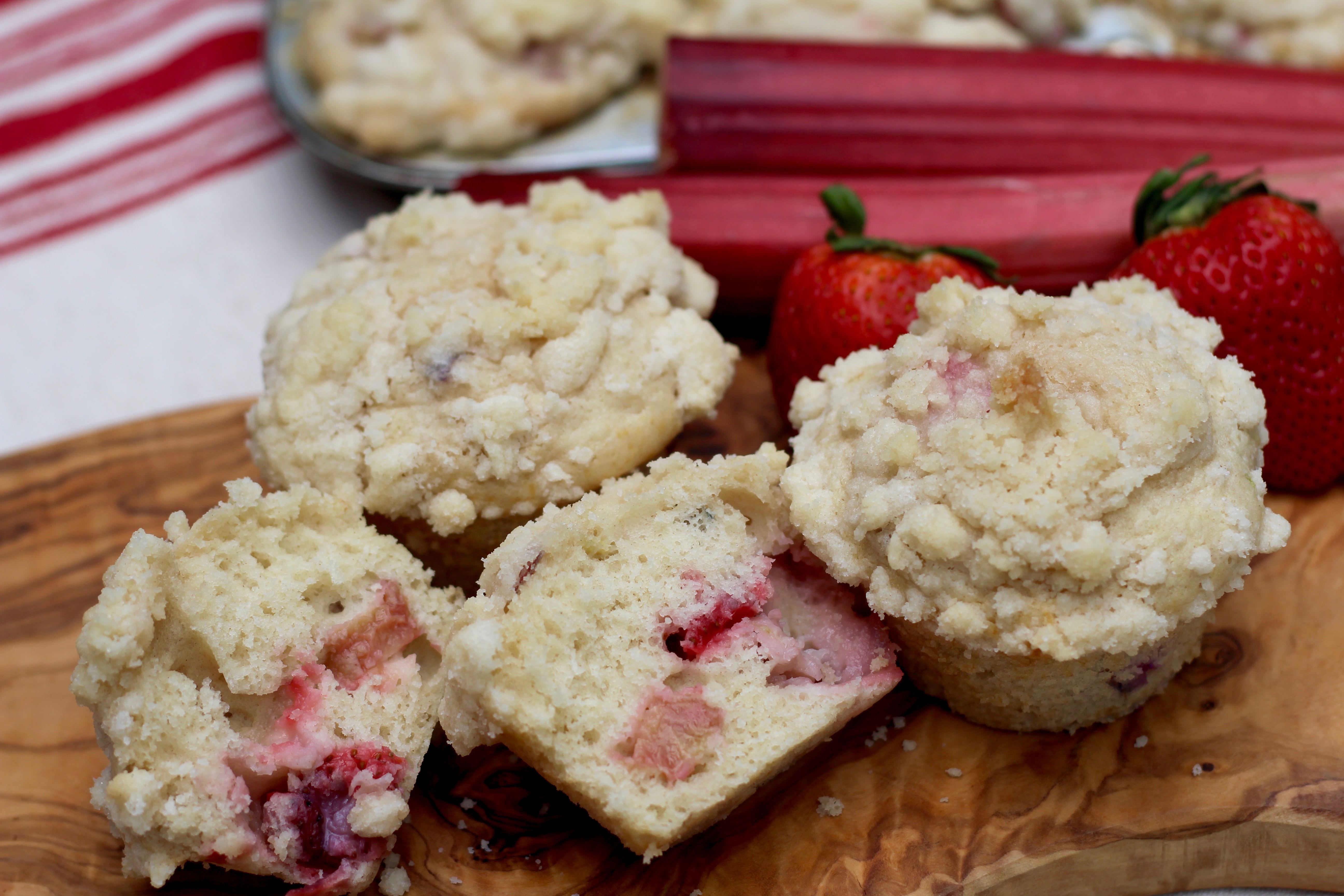 Strawberry Rhubarb Streusel Muffins