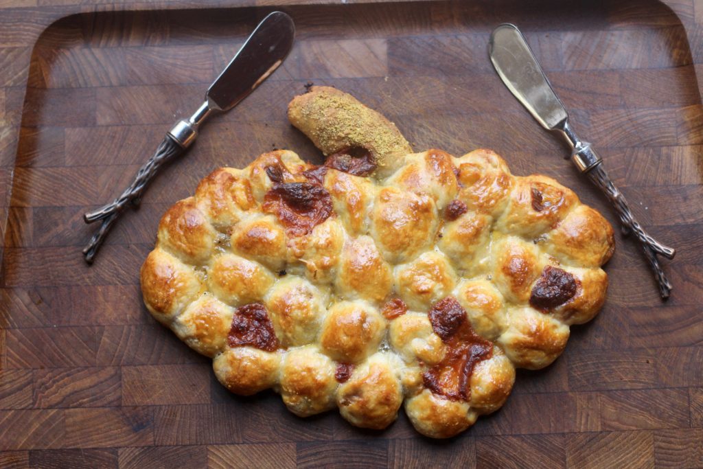 Pull-Apart Pumpkin Cheese Bread