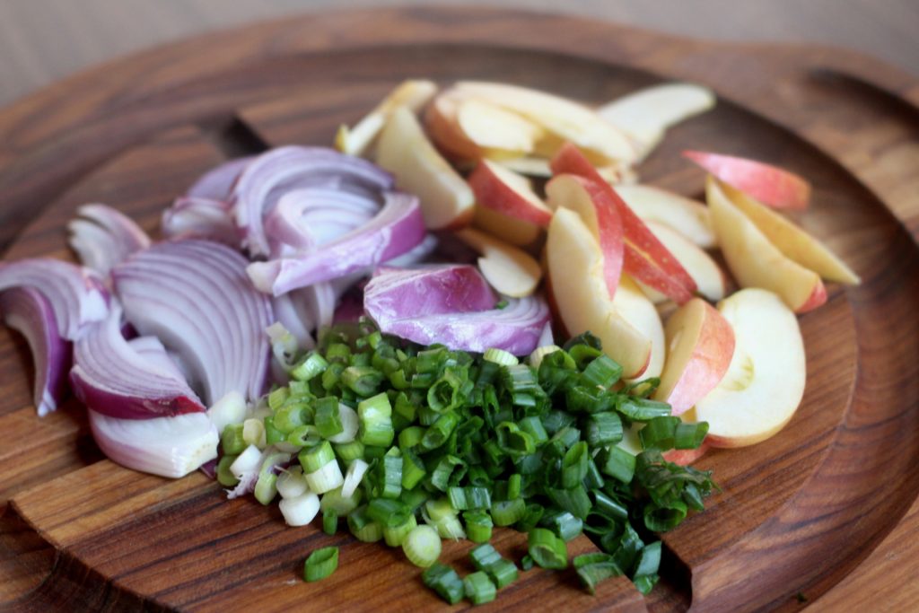 apple onion salad ingredients