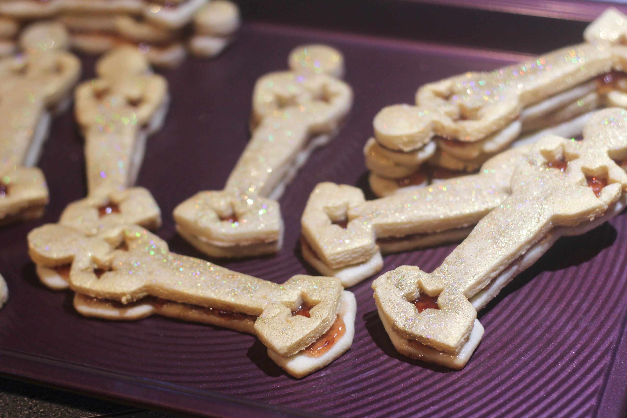 Oscar Night Linzer Cookies