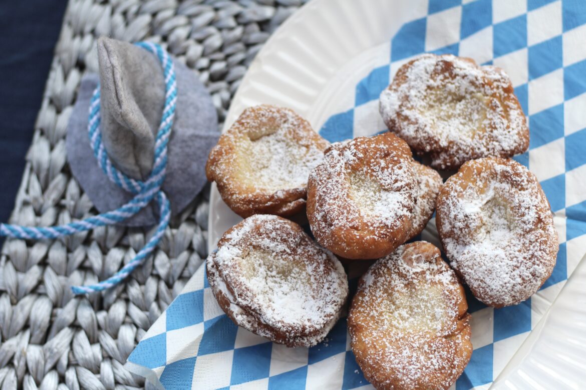 Bayerische Auszog'ne - Bavarian Doughnuts