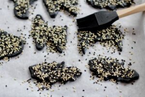 Black Sesame Halloween Crackers