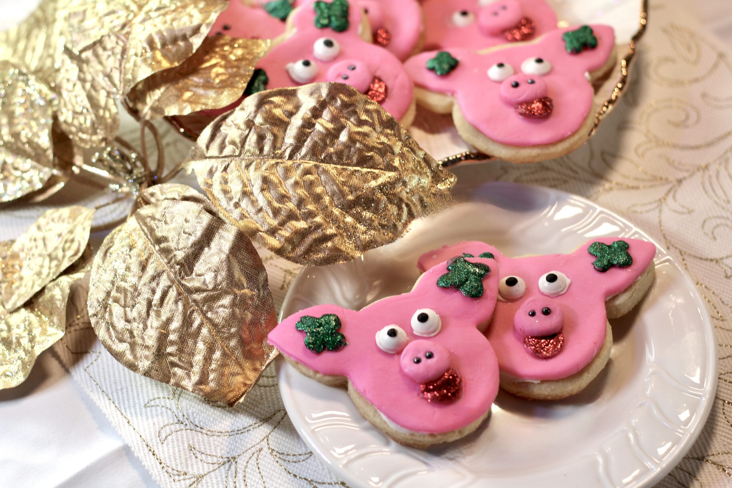 Lucky Pig Fondant Cookies