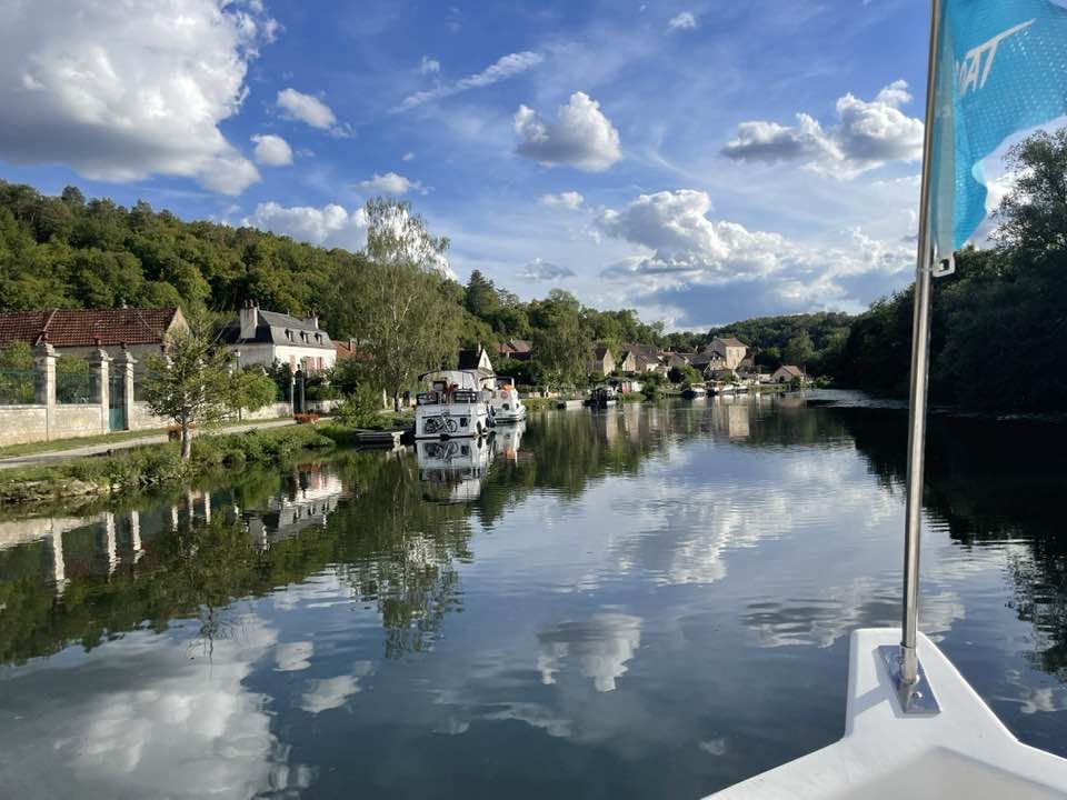 Houseboating France's Yonne River Mailly-la-Ville France