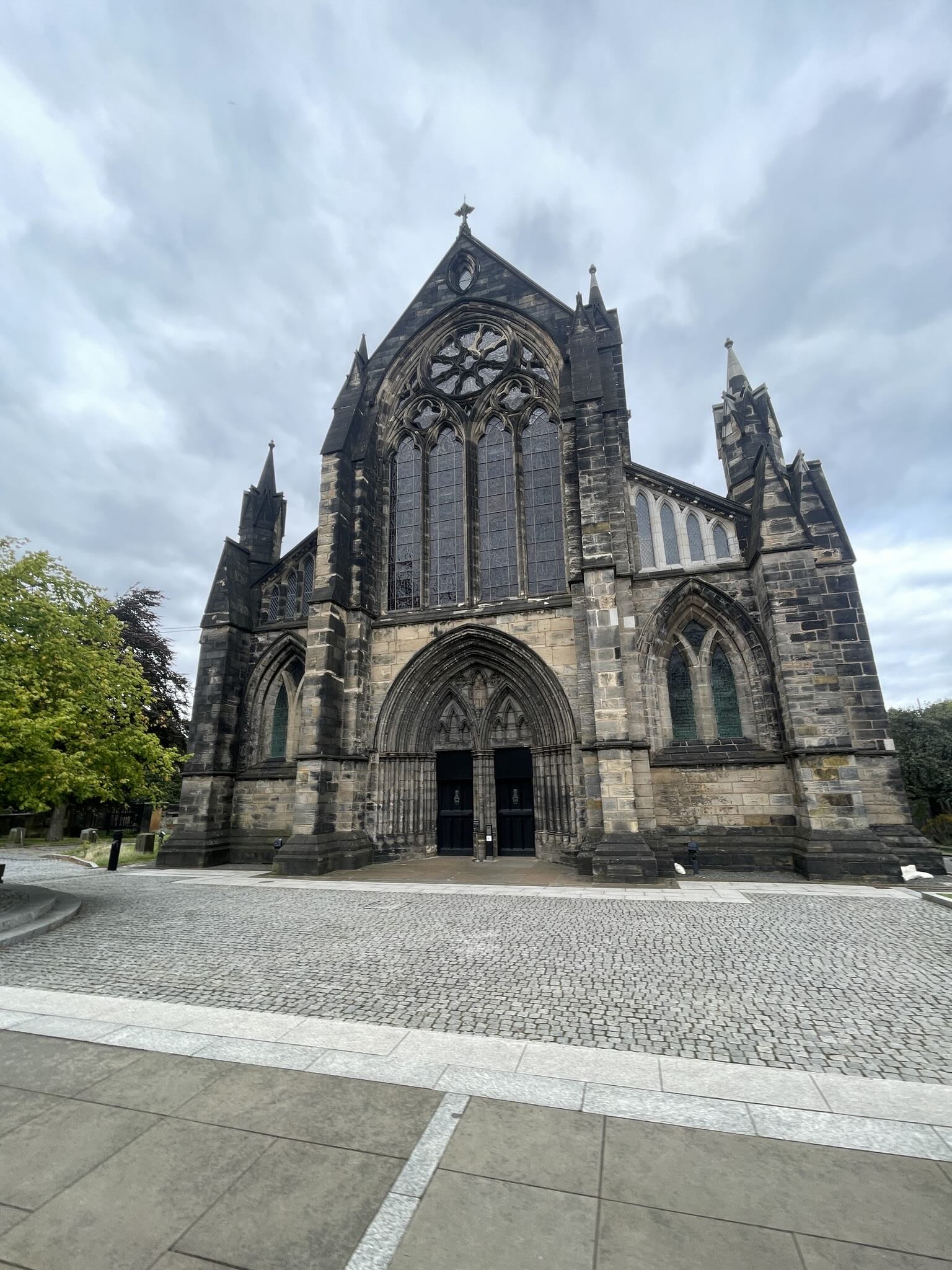 6 Gorgeous Glasgow Stops - Glasgow Cathedral Scotland