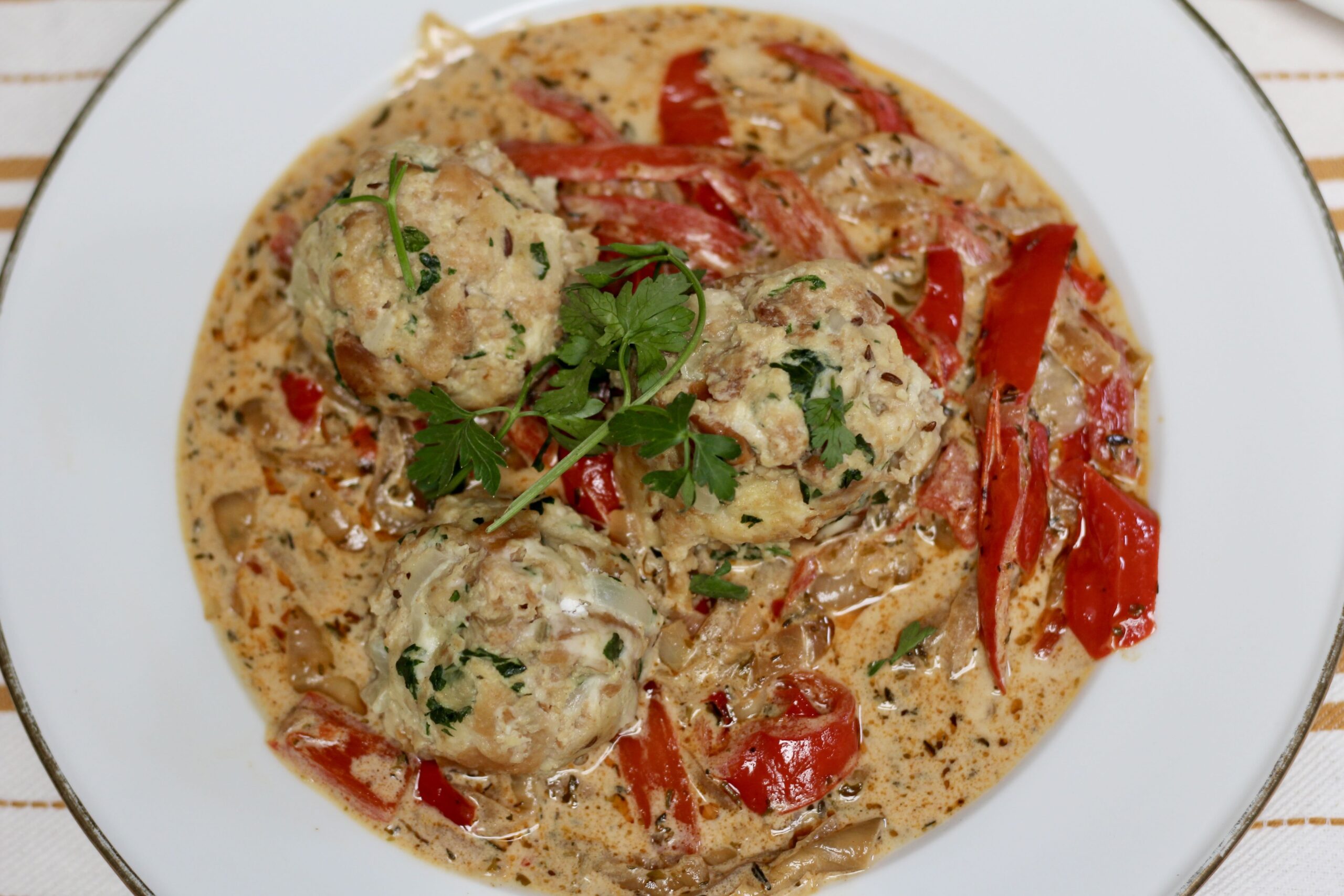 Bread Knödel in Pepper Cream