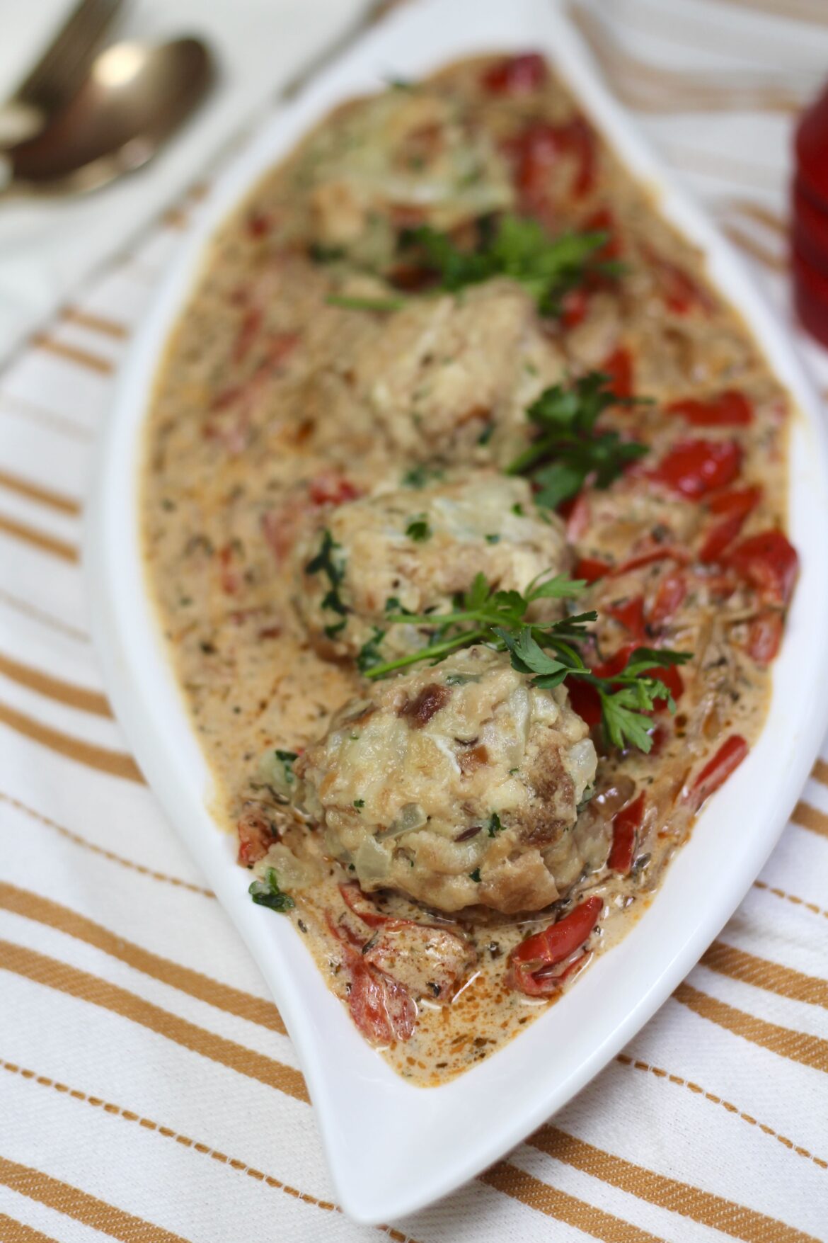 Bread Knödel in Pepper Cream