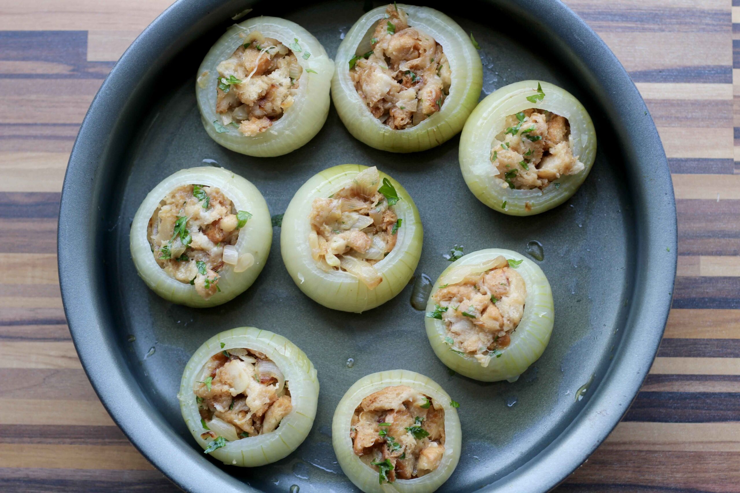 Cheesy Garlic Bread Stuffed Onions