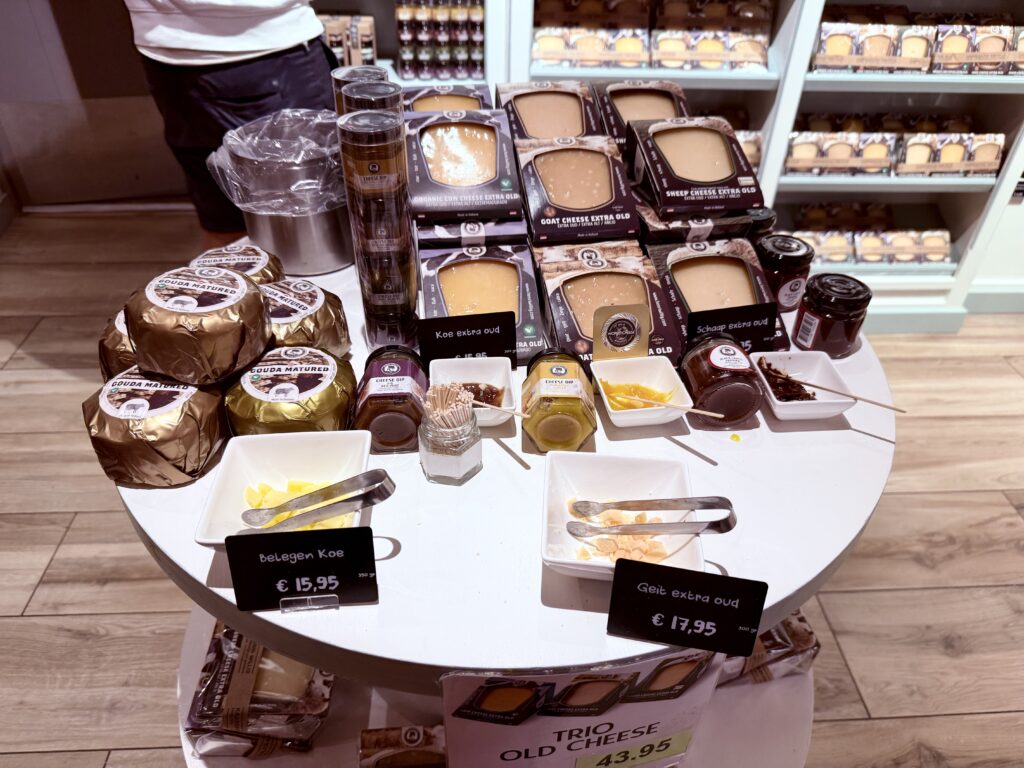 The stars of the Edam cheese story are the farmers' wives.