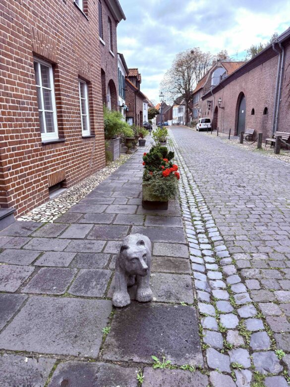 Krefeld’s Castles, Silk, and Secrets