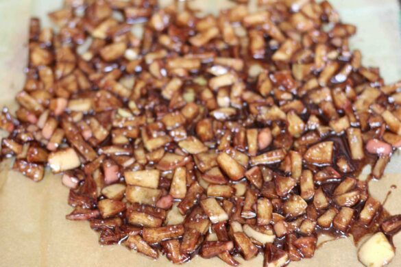 Apple pieces in Cinnamon Sugar