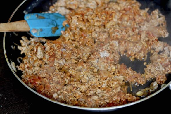 Frying-Ground-Pork Sauteeing ground pork